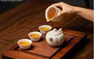 梦见给别人端茶喝