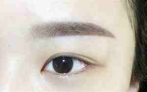 女人眉毛上有疤痕大富大贵